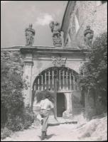 cca 1940 Korschelt Miklós (1900-1982): Krasznahorka vára, 4 db vintage fotó, kettő jelzett, 24x18 cm