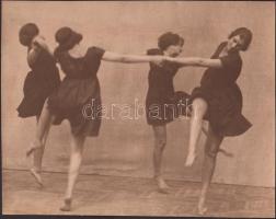 cca 1920-1925 Szabad tánc, Szentpál Olga mozgásművészeti iskola növendékei, 15x19 cm