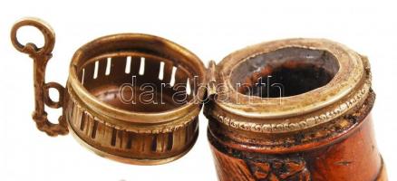 Vadász jelenetes antik tajtékpipa 1801-es datálással, kézzel faragott, ezüst szerelékkel, mesterjegg...