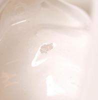 Lux Elek (1884-1941): Fésülködő akt. Fehér mázas kerámia, jelzett, alján monogram és dátum (1954), a...