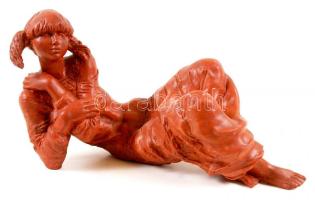 Tóth Valéria (1943-): Copfos lány. Festett kerámia, jelzett, restaurált, m:21 cm, h:35 cm