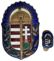 ~1921. "Vitézi Rend jelvény" kitüntetés jelzett miniatűr gomblyuk jelvénnyel T:2,2- apró zománclekopás Hungary ~1921. "The Hungarian Vitéz Order" enamelled decoration with makers marked button-badge C:aXF,VF small enamel error NMK: 334.