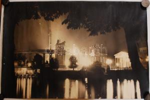 cca 1930-1940 Vadas Ernő (1899-1962): Budapest,Városligeti tó éjszaka, a háttérben a millenniumi emlékmű és a Szépművészeti Múzeum, pecséttel jelzett vintage fotó, az 1930-as években szokatlanul nagy méretben, 63x94 cm, tekercsben