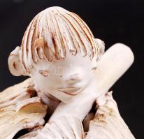 Kovács Éva (1938-): Támaszkodó fiú. Mázas kerámia, jelzett, hibátlan, m:21 cm, h:19 cm