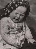 1935 Vadas Ernő (1899-1962): Világfájdalom, pecséttel jelzett vintage fotó, hozzáadva a szerző 1960-as gyűjteményes fotókiállításának katalógusát, amelyben ezt a képet is publikálták, 23x17 cm