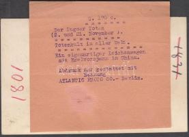 cca 1910-1920 Halottak napja Kínában, koporsó szállítás, németül feliratozva, sajtófotó, 9x15 cm /
c...