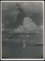 cca 1930-1940 Dulovits Jenő (1903-1972): Balatoni látkép, vintage fotóművészeti alkotás, szerzői pecséttel jelzett, 12x9 cm