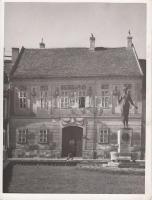 cca 1930-1940 Reich Péter Cornel: Budapest, Kazinczy emléke, pecséttel jelzett, feliratozott vintage fotóművészeti alkotás, 24x18 cm