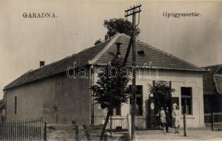 Garadna, Gyógyszertár (lyuk / pinhole)