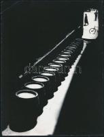 1963 Módos Gábor (1939-): Hordók, feliratozott vintage fotó, sarkán hajtásnyom, hátul megerősítve, 24x16 cm