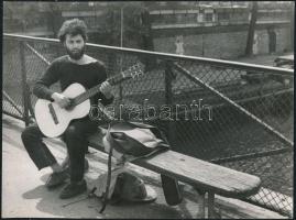 cca 1960 Árokay József: Ez is Párizs, aláírt, feliratozott vintage fotóművészeti alkotás, 18x24 cm