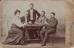 1905 Kártyázók keményhátú fotó (törésnyom) / Card players photo 10x14 cm