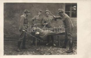 37 db RÉGI katonai motívumú képeslap, sok fotóval /  37 old military motivecards, with many photos