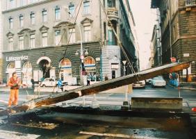 1995 A Nagykörút felújítási munkálatainak fotografikus naplója. Díszkiadású fotósorozat a felújításb...