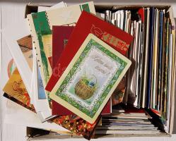 Nagyméretű cipősdoboz tele klf üdvözlő kártyákkal