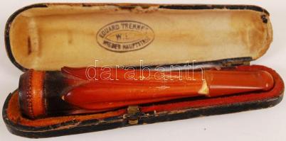 Eduard Trennes Wien borostyán végű tajték szipka eredeti bőr tokban, ragasztott, h: 10 cm