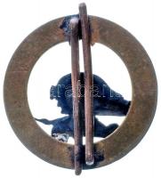 ~1950. "Kiváló Géppuskás" zománcozott teljesítmény jelvény (41mm) T:2
Hungary ~1950. &quot...