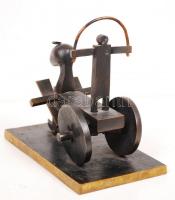 Samu Géza (1947-1990): Napszekér. Bronz, jelzés nélkül, bronz talapzaton, m:12 cm, h:14 cm