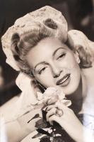 cca 1925-1940 A Metro-Goldwyn-Mayer (MGM) filmkiadó vállalat színésznőiről készült 3 db fotó, kettő ...