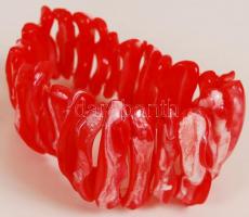 Kis bizsu tétel: 2 db nyaklánc, az egyik nagyméretű gyöngyökből, 1 db karkötő