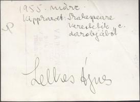 Lelkes Ágnes színésznő aláírása az őt ábrázoló fotón