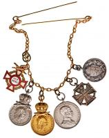 1916-1918. "A Katonai Érdemkereszt III. Osztálya hadidíszítménnyel és kardokkal" + 1914-1916. "Ezüst Katonai Érdemérem a katonai érdemkereszt szalagján kardokkal" + "Bronz Katonai Érdemérem a katonai érdemkereszt szalagján, kardokkal" + 1914-. "I. osztályú Ezüst Vitézségi Érem" + 1916. "Károly Csapatkereszt" + 1929. "Magyar Háborús Emlékérem kardokkal, sisakkal" kitüntetések miniatűrjei frakkláncon T:1-,2 Hungary 1914-1929. Chain with the folowing miniature decorations: 1916-1918. "Cross for Military Merit, III class with war decoration and with swords" + 1914-1916. "Silver Medal for Military Merit Signum Laudis on wartime ribbon with swords" + "Bronze Medal for Military Merit (Signum Laudis) on wartime ribbon, with swords" + 1914-. "Medal for Bravery I class - Der Tapferkeit" + 1916. "Karl Troop Cross" + 1929. "Commemorative Medal for World War I for combatants" C:AU,XF