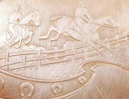 Cca 1880 ezüst (Ag.) cigarettatárca, ugró lovasokkal és patkókkal, monogramos, mesterjellel (K&W...