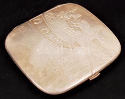 Cca 1880 ezüst (Ag.) cigarettatárca, ugró lovasokkal és patkókkal, monogramos, mesterjellel (K&W...