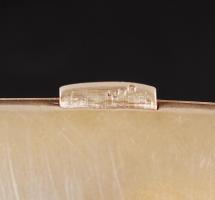 Cca 1880 ezüst (Ag.) cigarettatárca, ugró lovasokkal és patkókkal, monogramos, mesterjellel (K&W...