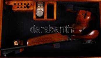 TOZ 35 022LR kaliberű hatástalanított sportpisztoly fa kofferben, olajozóval / Deactivated Russian s...