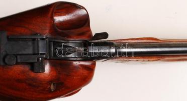 TOZ 35 022LR kaliberű hatástalanított sportpisztoly fa kofferben, olajozóval / Deactivated Russian s...