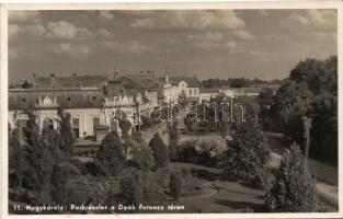 Nagykároly, Deák Ferenc tér / square, park