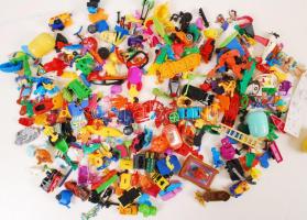 Egy doboznyi Kinder figura / Kinder collecting toys