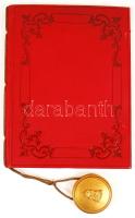 Védett! 1880 Címeres nemesi kiváltságlevél Hérics Tóth János soproni törvényszéki elnöknek, törvényes ivadékainak és maradékainak a jááki előnév használatának engedélyezésével. Ferenc József császár és király, báró Orczy Béla Őfelsége Személye körüli miniszter, Glózer József soproni polgármester saját kezű aláírásával. 8 beírt oldalon, dombornyomott egészbőr kötésben, réztokos függőpecséttel, August Klein által készített forgócsatos, bőrborítású dobozban. Igen látványos darab. Protected! 1880 Armalis for an oedenburger citizen. 8 pages hand drawn warrant with autograph signature of Emperor Franz Joseph. In leather binding in leather case made by August Klein, Wien, with seal in copper case.