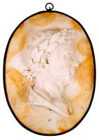 Reményi József (1887-1977): Julius Caesar portréja. Fehérmárvány, falra akasztható réz szalagkerettel  / Statue of Julius Caesar made of white marble. In commer frame. 30x40 cm