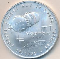 Szovjetunió 1991. "Gagarin - Az első ember a holdon" Al emlékérem T:BU tanúsítvánnyal Soviet Union 1991. "Gagarin - First Man in Space" Al medallion C:BU with certificate