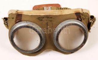 Katonai repülős sapka, szemüveg, kesztyű és szimataszatyor / flyer set