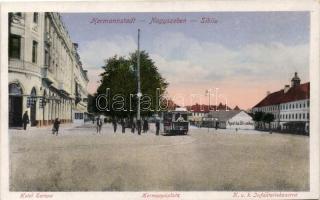 Nagyszeben, Hermannsplatz, tér, Europa szálloda, villamos, K.u.K. gyalogsági laktanya, Apollo Bioskapi üzlete / square, hotel, tram, barrack, shop (fl)