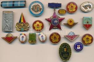 Románia 20db vegyes kitüntetés és jelvény a szocialista időszakból, közte zománcozottak is T:vegyes Romania 20pcs of mixed decorations and badges from the socialism, with enammelled pcs C:mixed