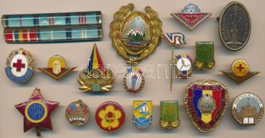 Románia 19db vegyes jelvény a szocialista időszakból, közte zománcozottak is T:vegyes Romania 19pcs of mixed badges from the socialism, with enammelled pcs C:mixed