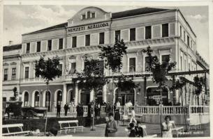 Baja, Nemzeti szálloda, autó