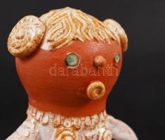 Kiss Roóz Ilona (1920-2010): Lányka figura. Festett mázas kerámia, hibátlan, jelzett, m: 16cm