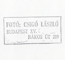 cca 1970-1980 Csigó László: Tíz perc szünet az iskolában, pecséttel jelzett vintage fotó, 17x23 cm
