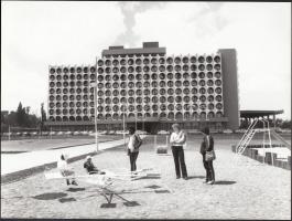 1984 Balatonszéplakon megnyílt a SZOT legújabb üdülője, feliratozva, 18x24 cm