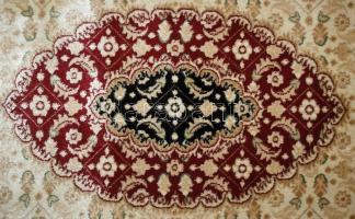 Nagyméretű műselyem szőnyeg nagyon szép, újszerű állapotban 120x160 cm