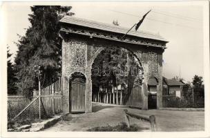 Kolozsvár, Magyar Királyi Gazdasági Akadémia udvara, székelykapu / academy, gate