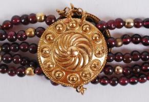 Öt soros, indiai gránát nyaklánc fém szerelékkel /
Five-line granite necklace from India, 44c