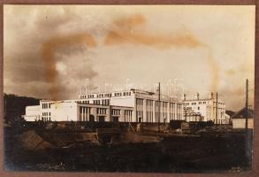 1928 A Hazai papírgyár balatonfüzfői gyártelepének építkezése 18 db fotót tartalmazó füzet, néhány sérült képpel
