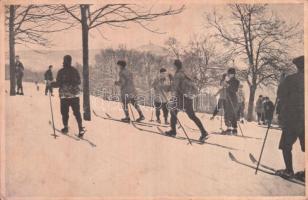 Budapest XII. Svábhegy, Normafa, Jánoshegy, tél,  síelők (fl)