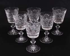 Kristály borospohár készlet, egyiken köszörült csorba